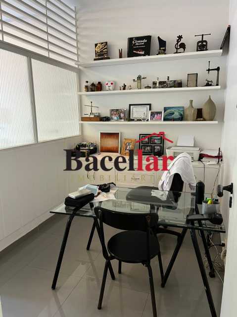 5bf829db-f95e-42c1-b11c-4182cd - 12