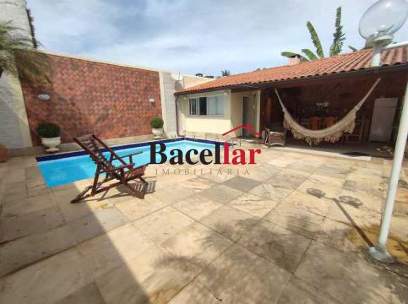 casa-com-4-quartos-a-venda-300 - 1