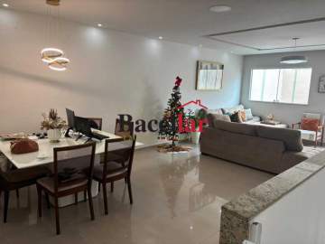 Ótima localização - CASA DE VILA COM QUINTAL - MECV30033