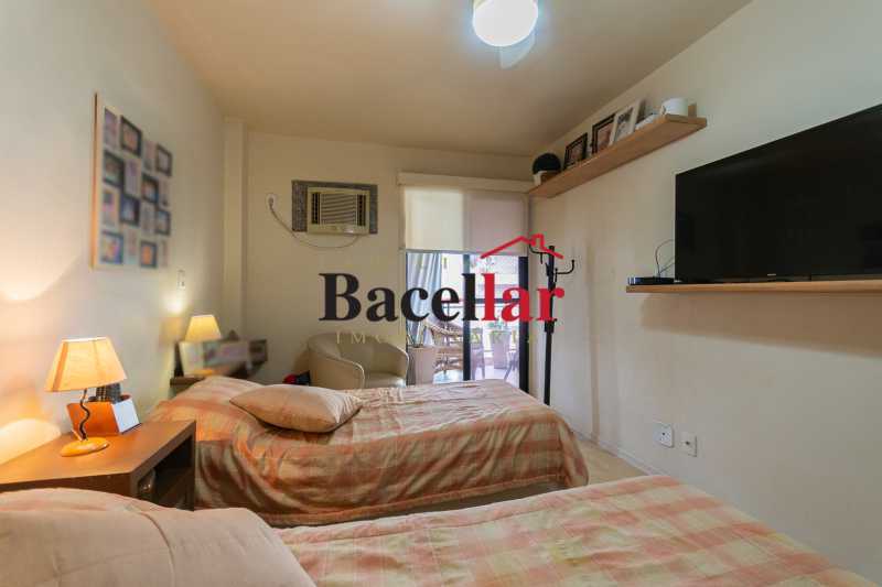 _Quarto  - 12