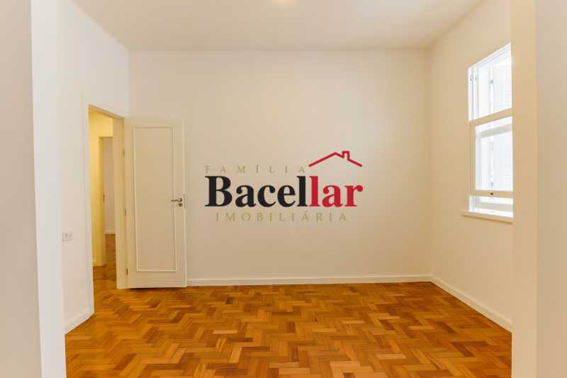 5e6306c9bc4a464e3850981sala_3- - 2