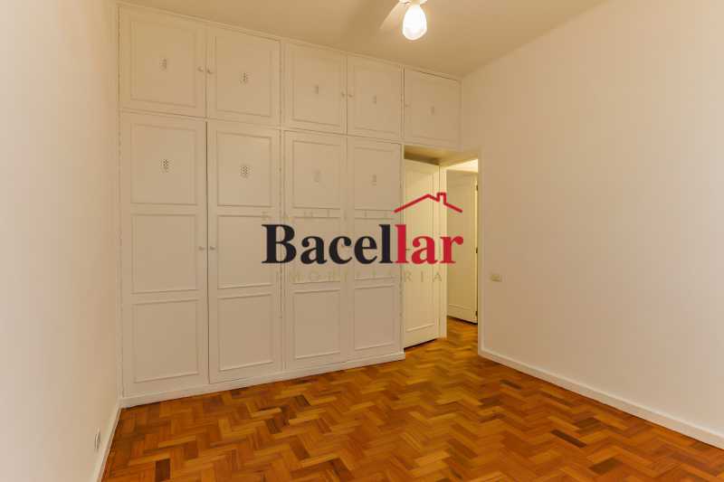 6e60e40bf8d70ad615850990quarto - 4