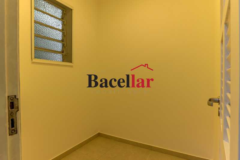 0461bf3be27a422723851001quarto - 17