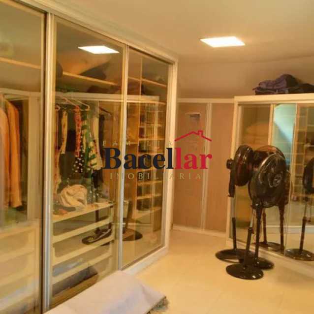 CLOSET - 22