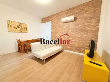 Ótima localização - Quarto e sala - TIAP11759