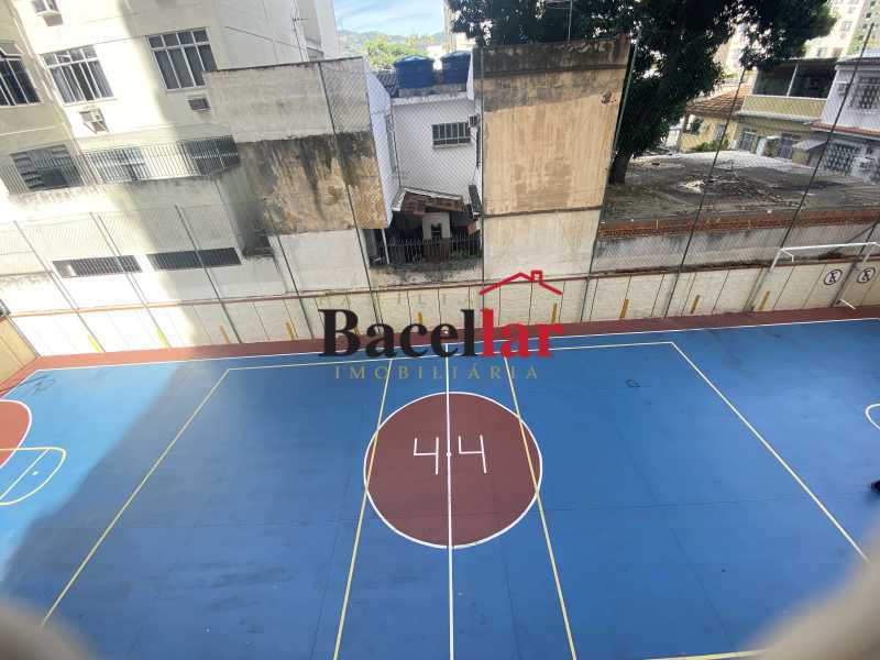 30 QUADRA DE ESPORTES - 30