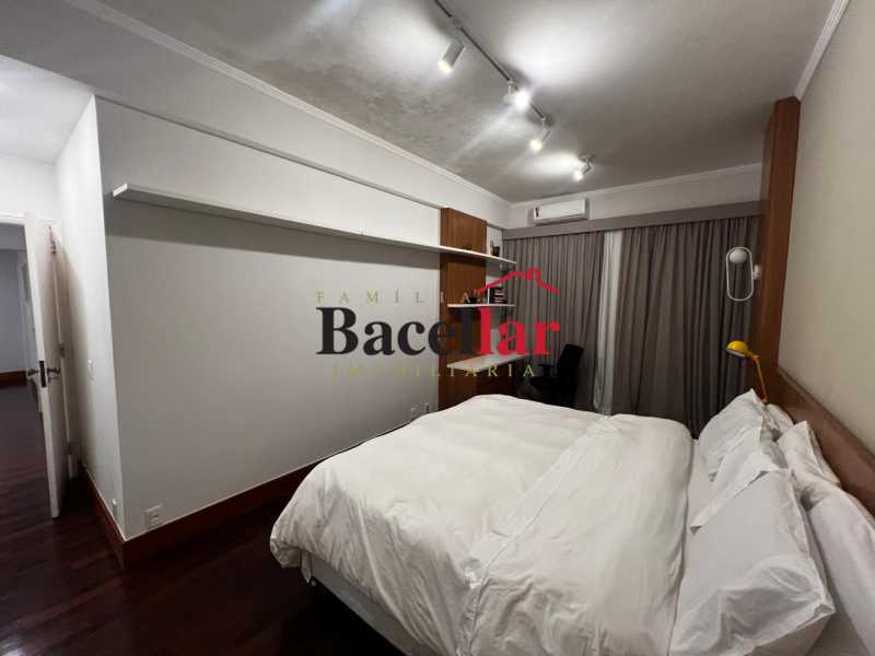 13 QUARTO SUÍTE 1.1. - 13