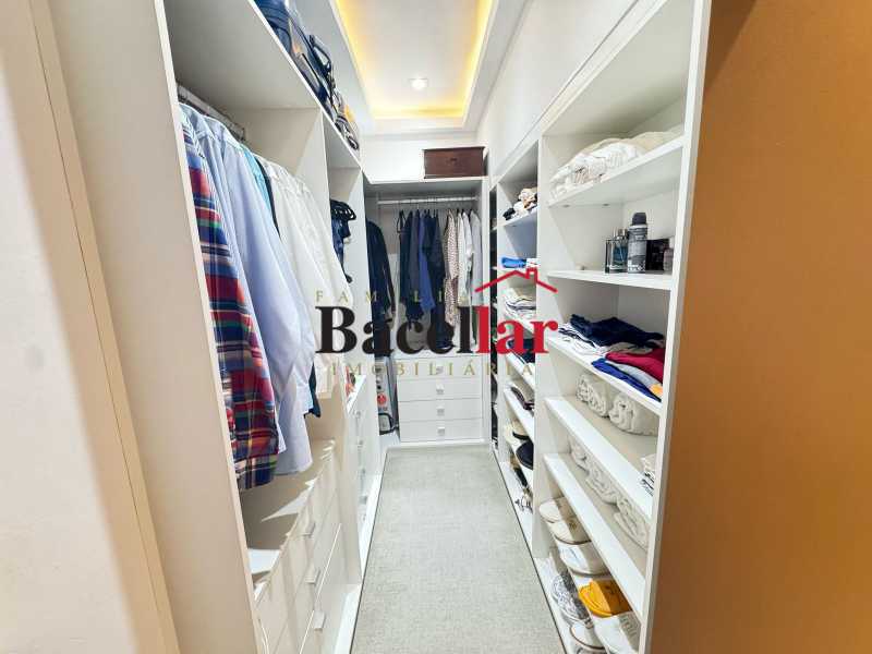 08 CLOSET. - 8