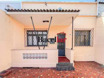Imperdível - CASA LINEAR COM 2 QUARTOS E VAGA E MAIS 3 KITINETI - MECA20077
