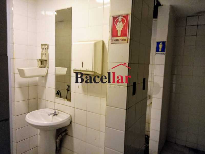 Acesso aos 2 banheiros - 15