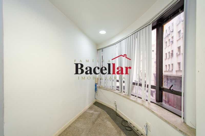 sala04-111 - 3