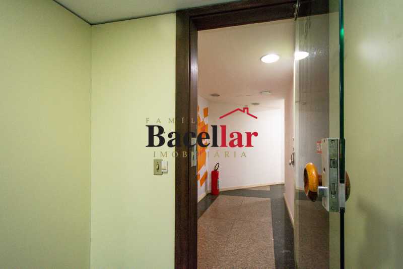 sala04-100 - 13
