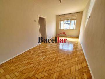 Ótima localização - Apartamento quarto e sala, com vaga, próximo ao shopping tijuca - TIAP11808