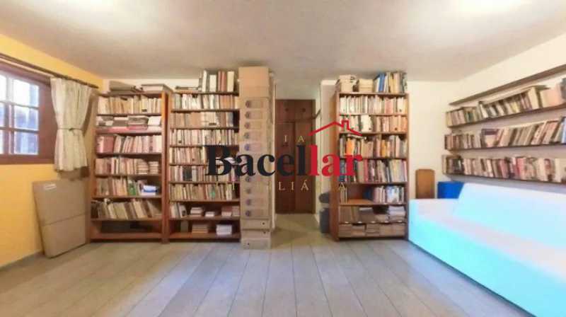 casa-com-6-quartos-a-venda-262 - 14