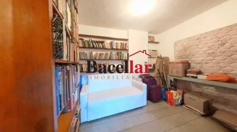 casa-com-6-quartos-a-venda-262 - 10