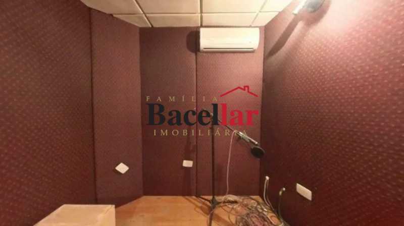casa-com-6-quartos-a-venda-262 - 19