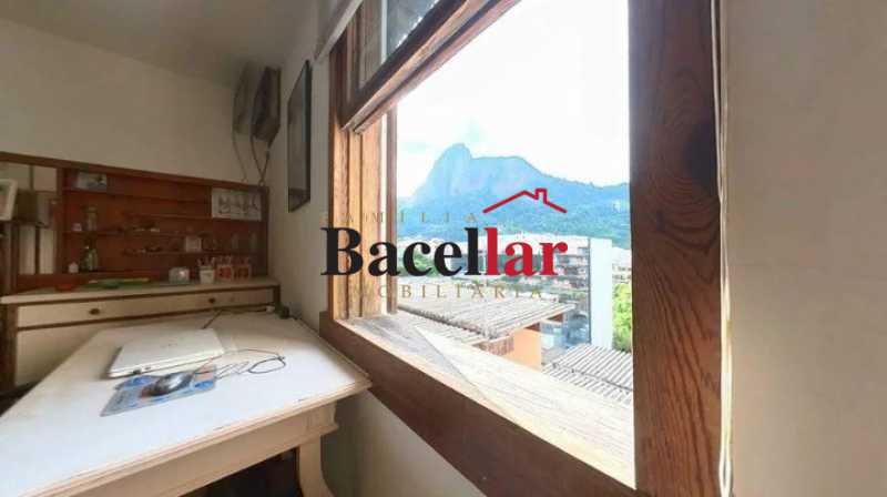 casa-com-6-quartos-a-venda-262 - 21