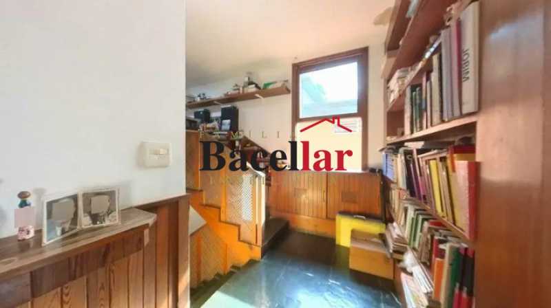 casa-com-6-quartos-a-venda-262 - 22