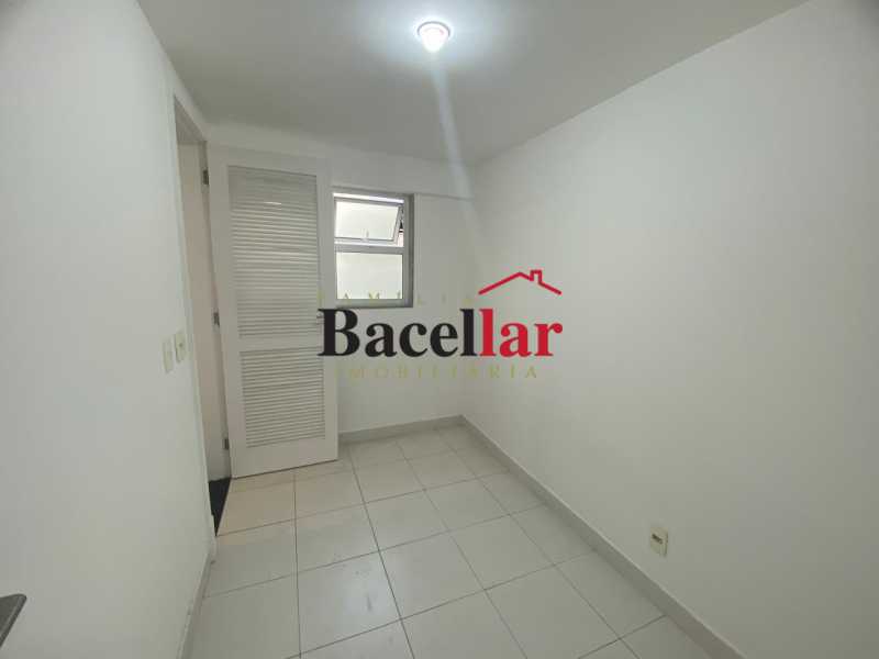 30 QUARTO DE SERVIÇO. - 30