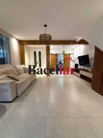 Imperdível - Lindíssima Casa Moderna, 4 Quartos sendo 1 Suíte, Piscina e Espaço Gourmet. Tijuca - TICA40353