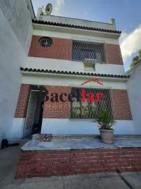 CASA TRIPLEX, COM VAGA DE GARAGEM, TRÊS QUARTOS, TERRRAÇO, PRÓXIMO AO SAMBÓDROMO!!! - TICA30334