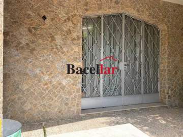 Imperdível - Casa duplex em rua fechada com guarita. Saens Pena - TICC00012