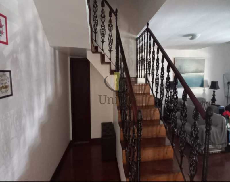 Conheça Escada do imóvel - Casa em Condomínio 4 quartos à venda Freguesia (Jacarepaguá), Rio de Janeiro - R$ 1.790.000 - FRCN40039 - 4 Escada - 4
