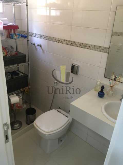 9A90DEB9-4289-4DA3-9428-04C536 - 21