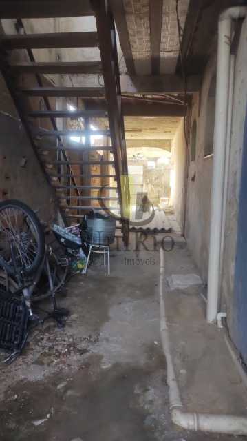 f2240a41-1c61-4118-aca5-dd2e21 - 28