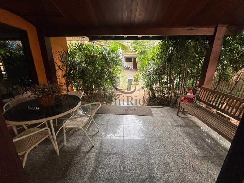 45d3532d-e63b-481d-b85a-bb1ab8 - 4