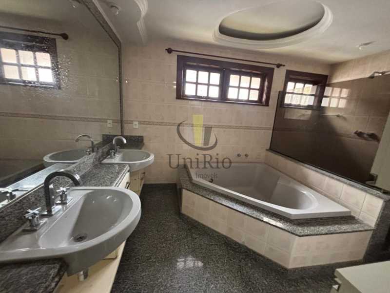 1d0dab5a-756b-40de-a083-3ccd90 - 13