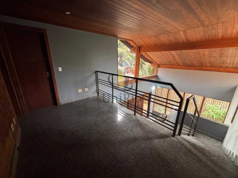 d826a2cc-1aee-4e4d-b39a-b5964a - 7