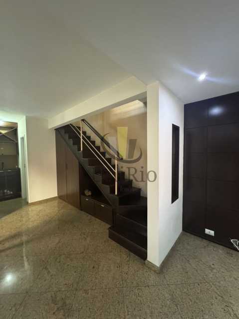 Conheça SALA FOTO 05. do imóvel - Casa 3 quartos suites no Condomínio Villaggio Verde no Pechincha - FRCN30242 - 5 SALA FOTO 05. - 5