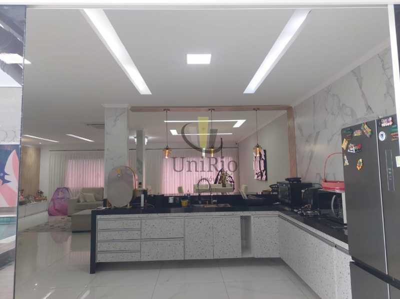 93b382a5-03bb-4fea-bfe2-1d6bb2 - 15