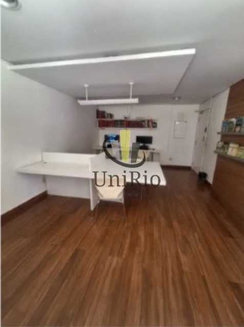 5715_G1744722943 - 17