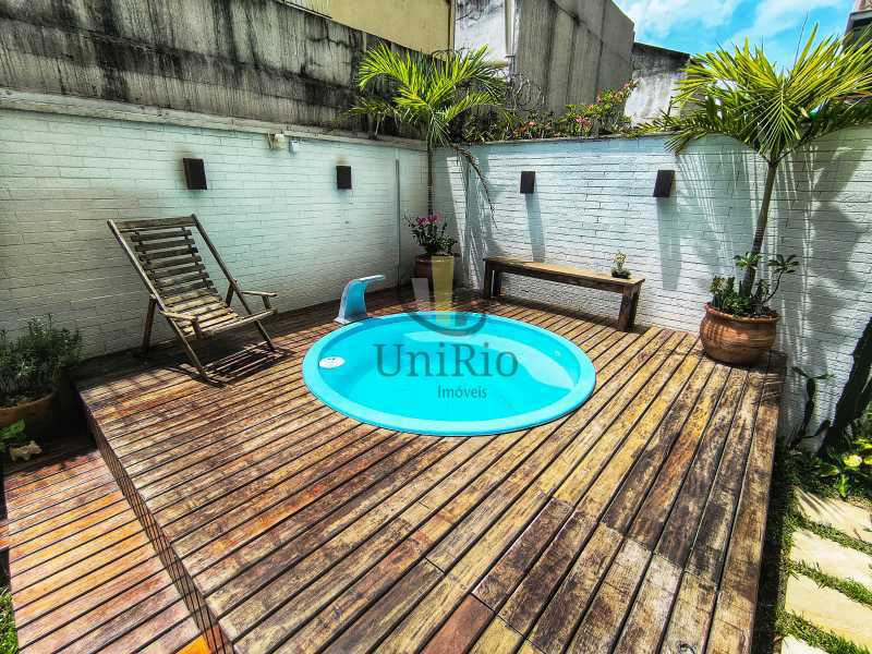 d89e9ce5-4bd8-4ef2-8434-c027a2 - 14