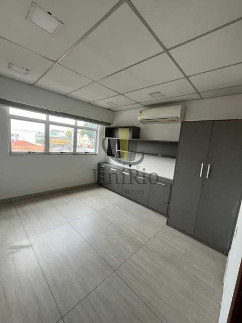 CE1FDD1B-CFF0-414B-8600-B80789 - 1