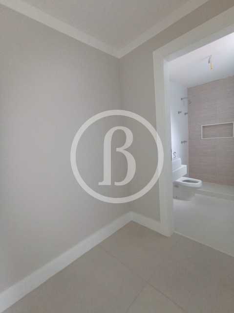 CLOSET DA 1° SUÍTE - 13