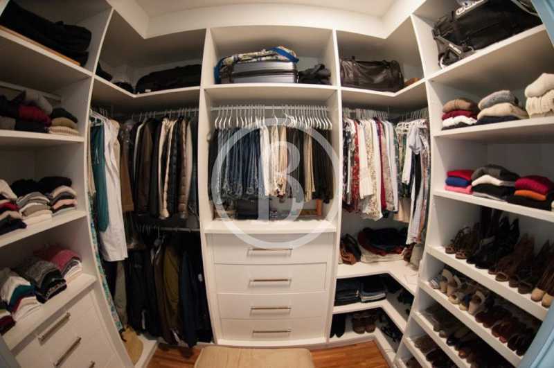 CLOSET DA 1° SUÍTE - 10