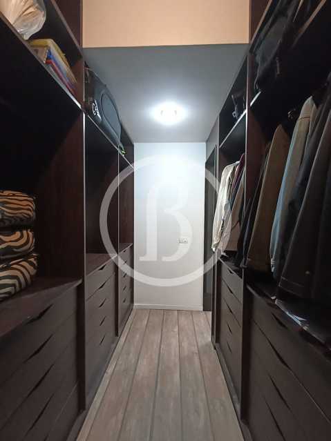 CLOSET DA 1° SUÍTE - 19
