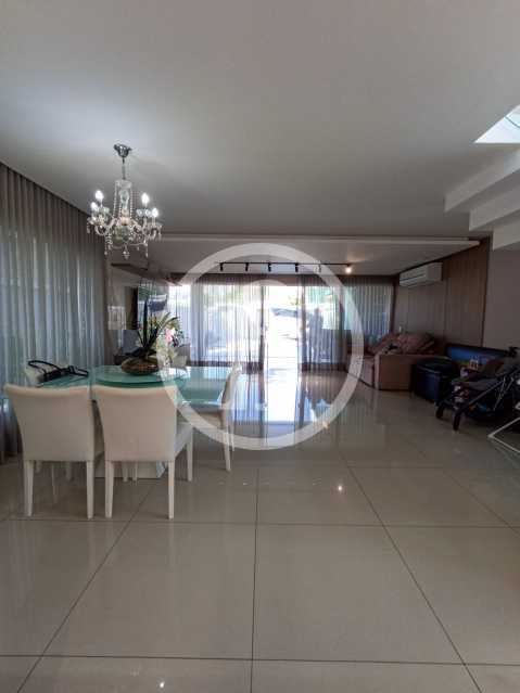 SALA - 9