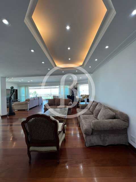 SALA - 9