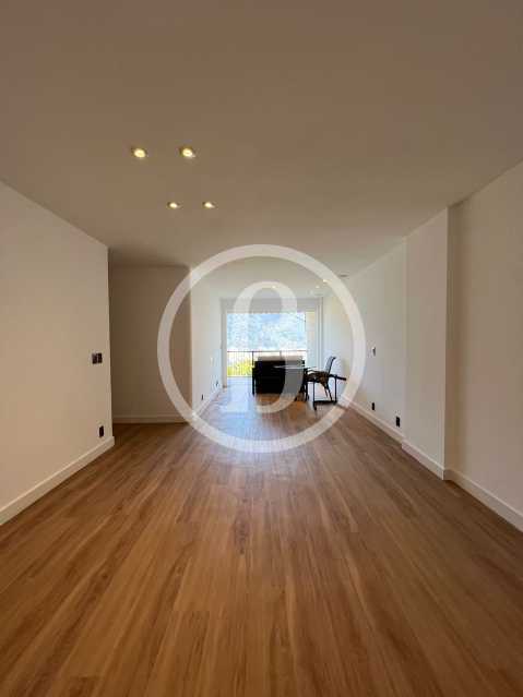 SALA - 8