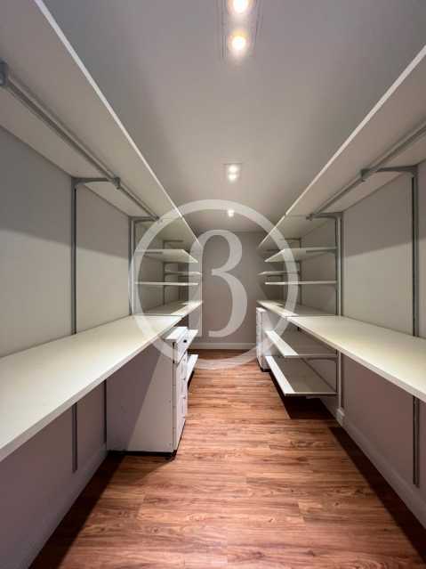 CLOSET - 17