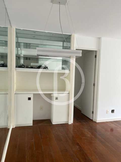 1° QUARTO OUTRO ÂNGULO - 8