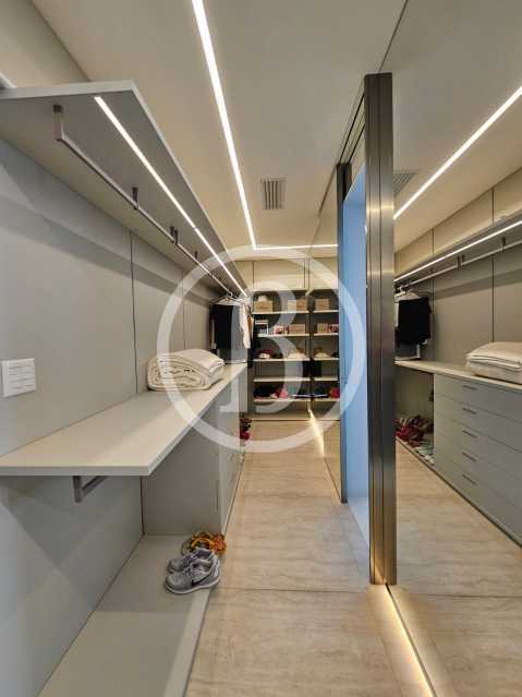 CLOSET DA 1° SUÍTE  - 20