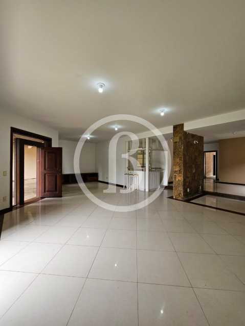 SALA - 9