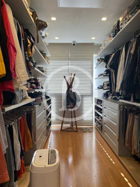 CLOSET DA SUÍTE OUTRO âNGULO - 9
