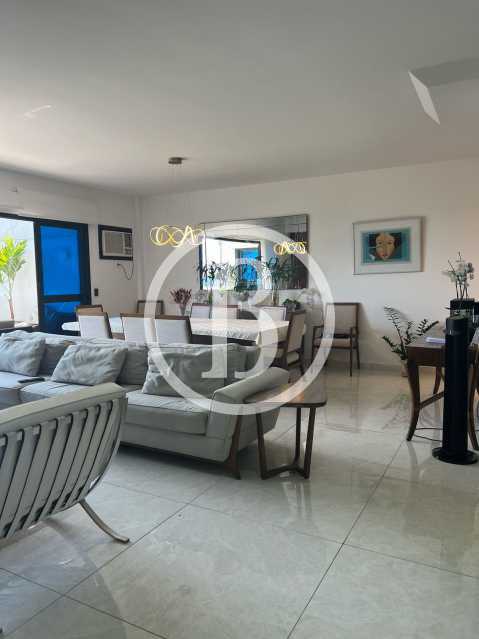 SALA - 7
