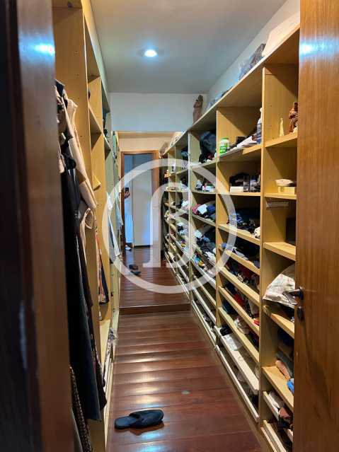 CLOSET - 14